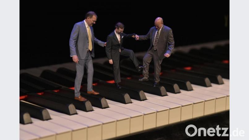 „Three Wise Men“, die Heiligen Drei Könige, so nennt sich das Trio mit Frank Roberscheuten (Klarinette, Saxofon), Rossanno Sportiello (Klavier) und Martin Breinschmid (Schlagzeug). Sie transportieren die Melodien von europäischen Komponisten in die Gefilde des klassischen Jazz. Bild: exb
