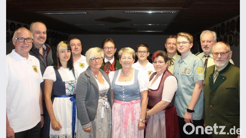 Die Vereinsmeister des VPC wurden mit Ehrenzeichen und Urkunden geehrt. Bild: dl