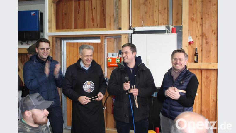 Das CSU-Grillfest genossen auch (von links) Europaabgeordneter Christian Doleschal, stellvertretender Landrat Roland Grillmeier, CSU-Ortsvorsitzender Wolfgang Söllner und Landtagsabgeordneter Tobias Reiß. Bild: soj