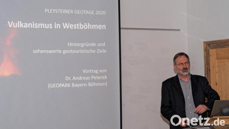 Dr. Andreas Peterek bei seinem Vortrag im Stadtmuseum. Bild: tu
