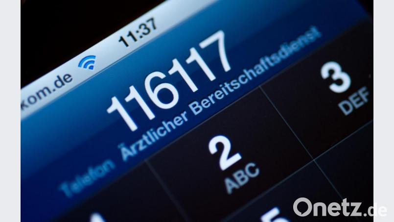 Die Telefonnummer 116117 des ärztlichen Bereitschaftsdienstes ist wegen des Coronavirus gefragt wie nie. Bild: Patrick Pleul/dpa