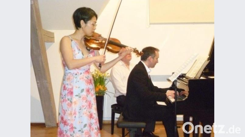 Jung Won Seibert-Oh und Christian Seibert überzeugen beim Abschlusskonzert des Schwandorfer Klavierfrühlings nicht nur mit ihrem virtuosen „Presto“. Bild: tie