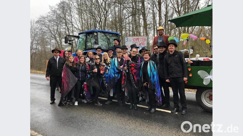 Erst &quot;schmettern&quot;, dann &quot;lieng&quot;: Für das Festwochenende im Mai haben die Festdamen der Feilersdorfer Feuerwehr bereits als &quot;Schmetterlinge&quot; auf einem Faschingszugwagen geworben. Das dreitägige Gründungsjubiläum ist aber längst nicht das einzige Glanzlicht im Trabitzer Festkalender, den die Vereine in der Gemeindeverbandssitzung eifrig füllen. Bild: bjp
