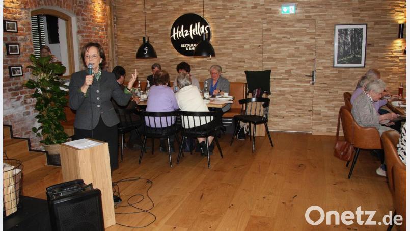Die Landesvorsitzende des Katholischen Frauenbundes, Emilia Müller, war Gast im Restaurant &quot;Holzfellas&quot;, um dort über die Rolle der Frau zu sprechen. Bild: wro