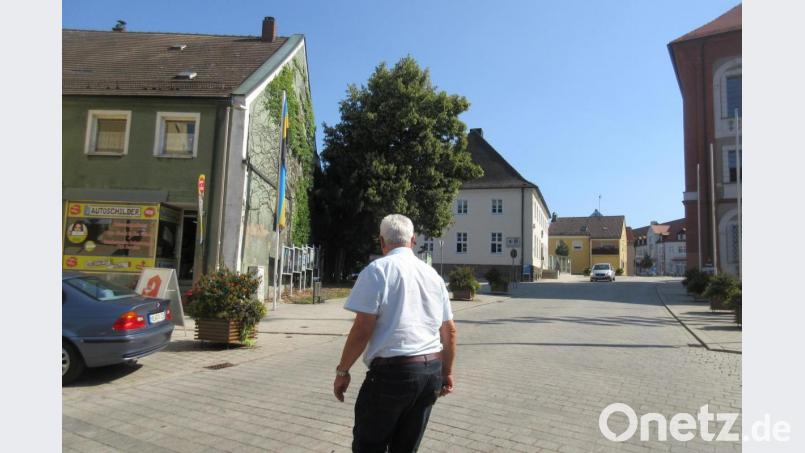 Bürgermeister Rupert Troppmann will den Stadplatz nach oben optisch begrenzen und für die Bürger ein Kommunbrauhaus einrichten. Bild: ui