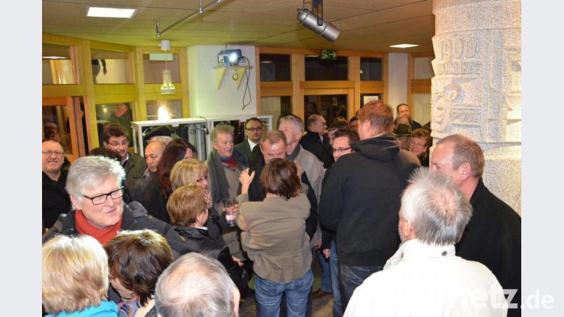 Zur Wahlparty werden im Foyer des Rathauses am Sonntag wie 2014 wieder viele interessierte Bürger erwartet. Die Kommune hält alle aktuellen Auszählungsergebnisse mittels Präsentation auf Großleinwand parat. Archivbild: fjo