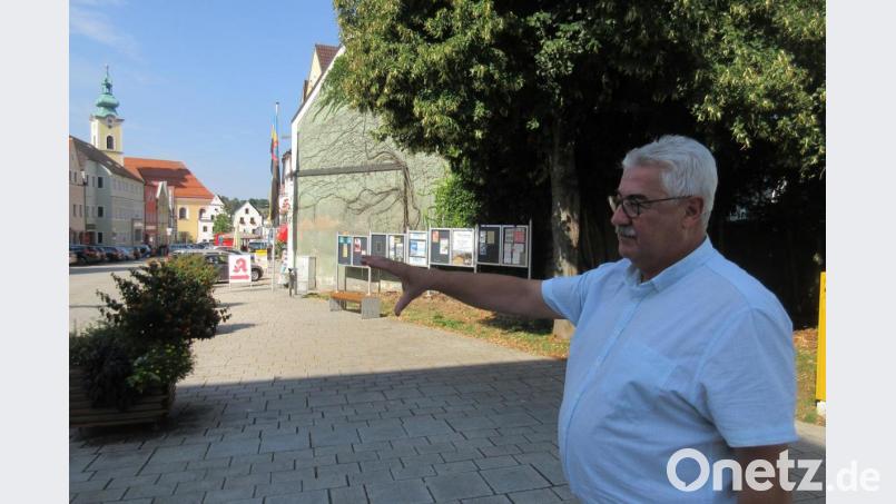 Bürgermeister Rupert Troppmann will den Stadplatz nach oben optisch begrenzen und für die Bürger ein Kommunbrauhaus einrichten. Bild: ui