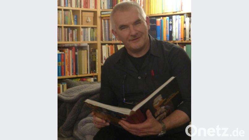 Einfach so einmal abends in einem Buch zu schmökern, dazu fehlt dem Krummennaaber Uli Roth meistens die Zeit. Vielleicht wird’s eines Tages besser, wenn der 52-Jährige „nur noch“ Lehrer ist. Bild: man
