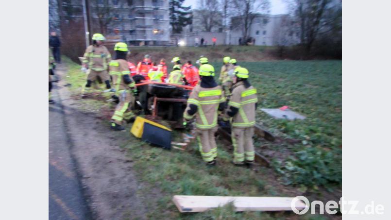 Da haben sich ein 15- und ein 13-Jähriger ordentliche Ärger eingebrockt. Die Beiden klauten einen Gabelstapler und bauten anschließend einen Unfall. Dabei wurde einer der Jugendlichen auch noch verletzt. Bild:  Berufsfeuerwehr Regensburg