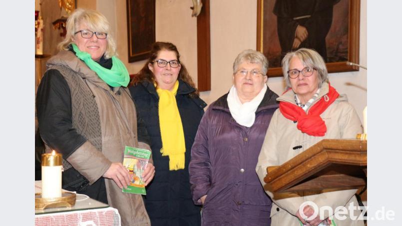 Renate Zaloga, Marga Kukla, Eva Hofmann und Christine Rupprecht führten als ökumenisches Team mit den Texten aus Simbabwe durch die Andacht. Bild: rpp