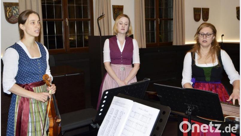 Barbara Kleber, Stephanie Schicker und Regina Frank begeisterten das Publikum mit großartigem musikalischen Können und wunderbarem Gesang. Bild: zch