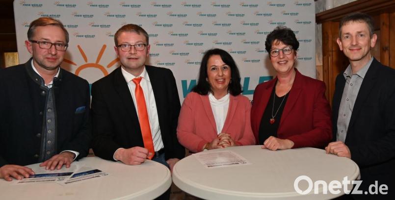 Die Freien Wähler in Ammerthal mit ihrer Generalsekretärin (von links): Stephan Koller, Hans Martin Grötsch, Alexandra Sitter, MdL Susann Enders und der FW-Kreisvorsitzende Albert Geitner. Bild: gf