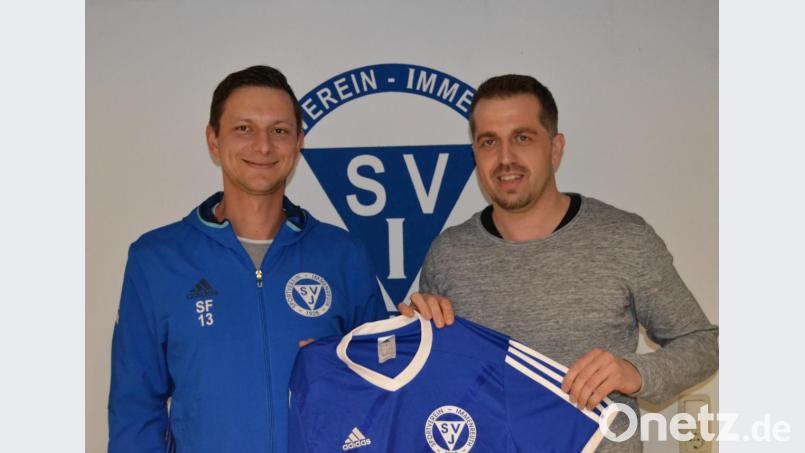 Markus Sebald (rechts) wird neuer Trainer beim SV Immenreuth, Abteilungsleiter Florian Stelzl freut sich über die Verpflichtung. Bild: mez