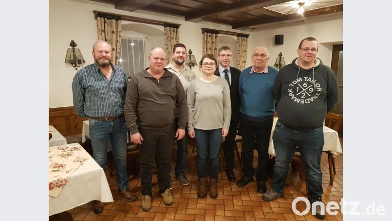 Die nächsten die Jahre werden die Moosbacher Böllerschützen von diesem Team mit Vorsitzenden Martin Götz (Zweiter von links) geführt. Bild: gi