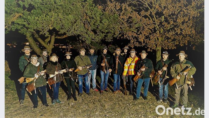 Die Böllergruppe der Hubertusschützen mischen sich am 9. August unter rund 1000 anwesende Böllerkameraden. Bild: gz