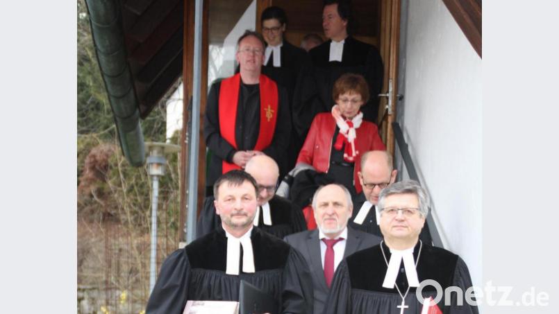 Amtseinführung des neuen Riedener Pfarrers Alfredo Mailkoski (vorn links). Bild: sam