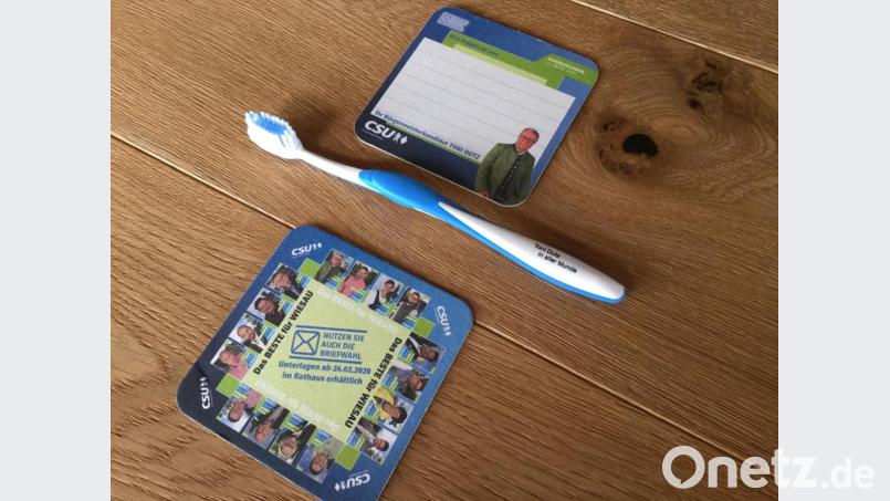 Die Zahnbürste &quot;Toni Dutz in aller Munde&quot; vom Wiesauer Bürgermeisterkandidat. Bild: exb