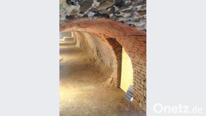 Blick ins Innere eines Felsenkellers. Bild: sef