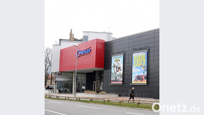 Im Cineplex Amberg werden automatisch zwischen den Buchungen ein Sitzplatz freigelassen. Bild: Stephan Huber
