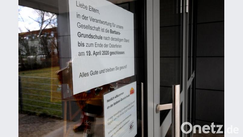 Ab Montag bleiben alle Schulen in Bayern geschlossen, darunter auch die Barbara-Grundschule in Amberg. Bild: Stephan Huber