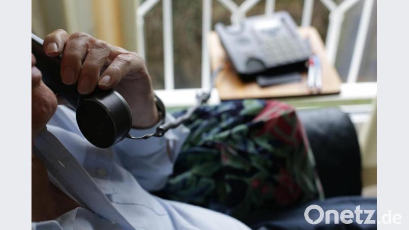 Im Seniorenheim muss man sich auf telefonische Kontakte mit seinen Angehörigen beschränken. Symbolbild: dpa