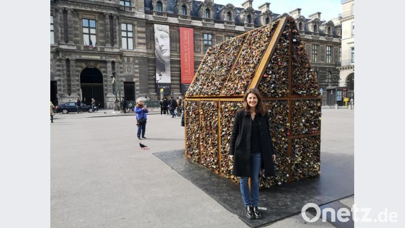 Künstlerin Carmen Mariscal hat aus Liebesschlössern eine drei Meter hohe Installation geschaffen. Bild: Courtesy Chez nous project/dpa