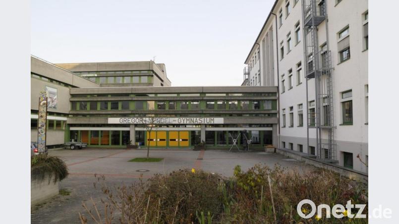 Das Gregor-Mendel-Gymnasium in Amberg macht wegen des Coronavirus komplett dicht. Bild: Petra Hartl