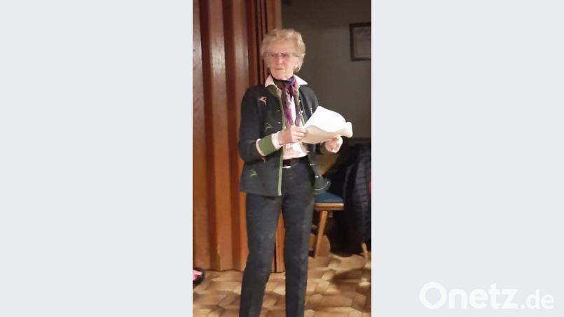 Die ehemalige Vorsitzende Inge Stich blickt in ihrem Vortrag auf 20 Jahre Ebnather Frauen-Union zurück. Bild: soj