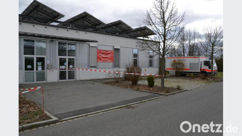 Das Test-Zentrum in Tirschenreuth ist mittlerweile an der Einsteinstraße im ehemaligen Gebäude der Firma Printec untergebracht. Dort werden nur Personen getestet, die vorher durch das Gesundheitsamt vorgeladen wurden. Bild: rti