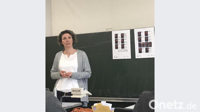 Gemeinsames Projekt des GMG Amberg (Schulleiter Peter Welnhofer) mit der Universität Regensburg (Professor Dr. Dr. h.c. Joachim Grifka, Dipl.-Sportwiss. Silvia Dullien) berichten, mit dem die Rückengesundheit unserer Schulkinder nachhaltig verbessert werden soll. Die zugrundeliegende wissenschaftliche Arbeit wurde 2017 mit dem Oskar Medizin Preis ausgezeichnet. Bild: Nancy Weis/exb