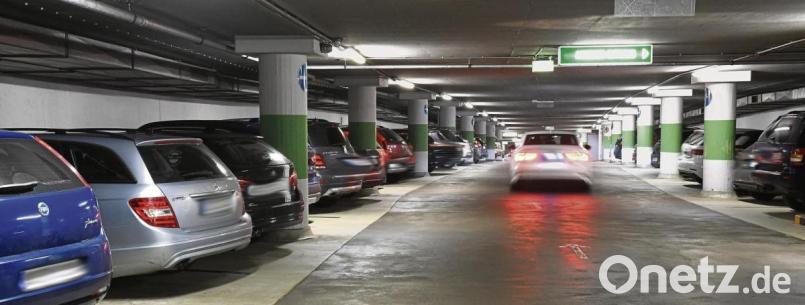Noch herrscht reger Betrieb in der Schlossgarage – in gut zwei Wochen ist es dann größtenteils vorbei mit dem Parken unter der City. Bild: Petra Hartl