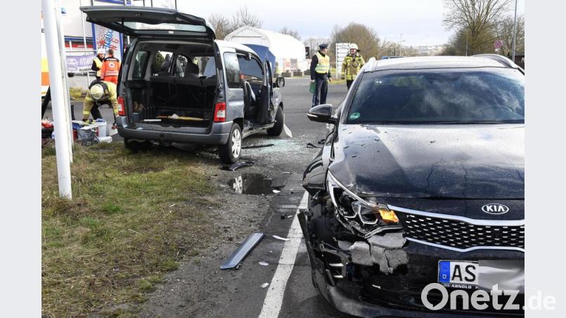 Der Unfall auf der Drahthammerstraße hatte vier Leichtverletzte zur Folge. Bild: Petra Hartl