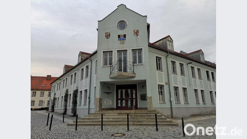 Ein Verwaltungsmitarbeiter des Mitterteicher Rathauses hat sich mit dem Coronavirus infiziert. Fast alle Kollegen wurden daher nach Hause geschickt. Bild: lnz