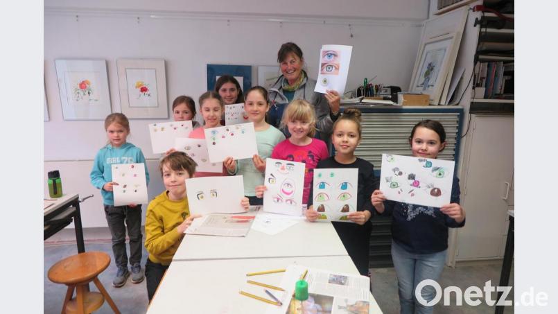 „Das habt ihr schön gemacht“, lobte Susanne Vonhoff die kleinen Künstler beim Kindermalkurs. Bild: jzk