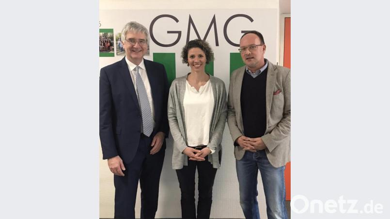 Gemeinsames Projekt des GMG Amberg (Schulleiter Peter Welnhofer) mit der Universität Regensburg (Professor Dr. Dr. h.c. Joachim Grifka, Dipl.-Sportwiss. Silvia Dullien) berichten, mit dem die Rückengesundheit unserer Schulkinder nachhaltig verbessert werden soll. Die zugrundeliegende wissenschaftliche Arbeit wurde 2017 mit dem Oskar Medizin Preis ausgezeichnet. Bild: Nancy Weis/exb