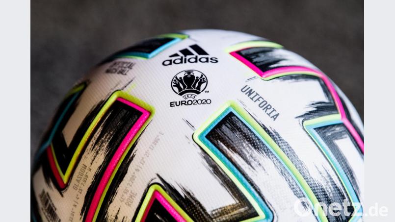 Der Ball rollt auf Amteurebene nicht mehr. Bild: Matthias Balk/dpa