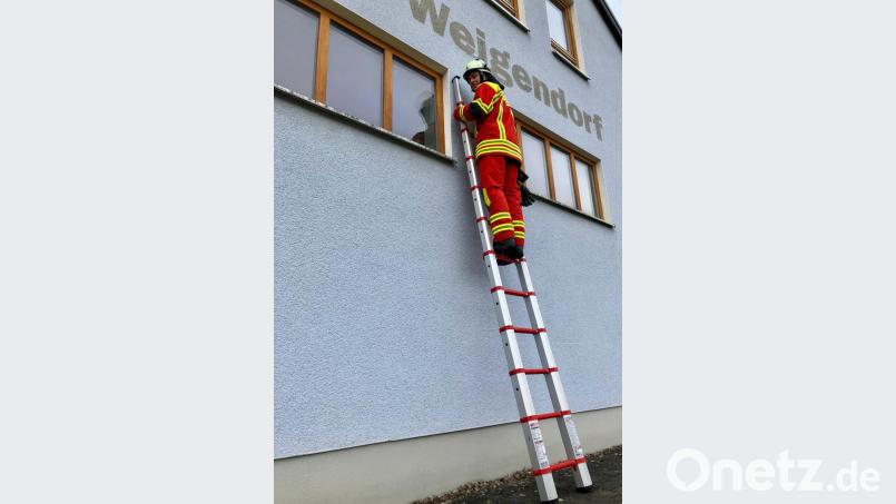 Die Teleskopleiter ermöglicht den Zugang zu Gebäuden über Fenster oder Balkontüren. Bild: exb