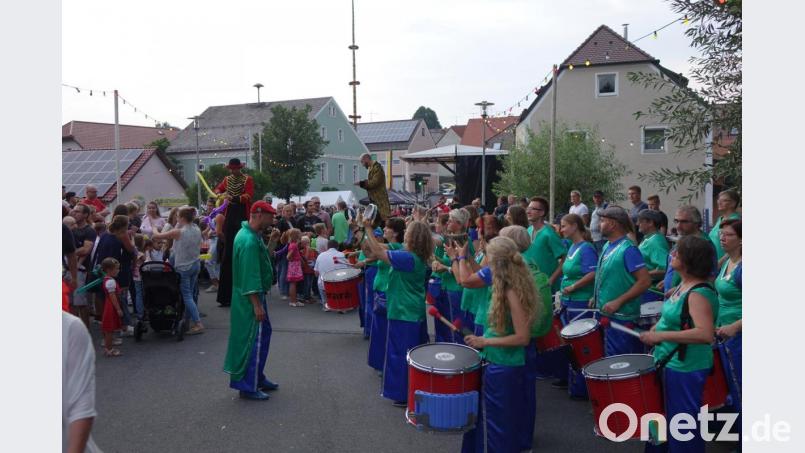 Beim Jubiläums-Seefest 2019 wurden mehr Musikgruppen als in den Vorjahren verpflichtet, was zu höheren Gagen führte. Die "Sarara-Trommler" sind seit vielen Jahren dabei. Archivbild: mmj