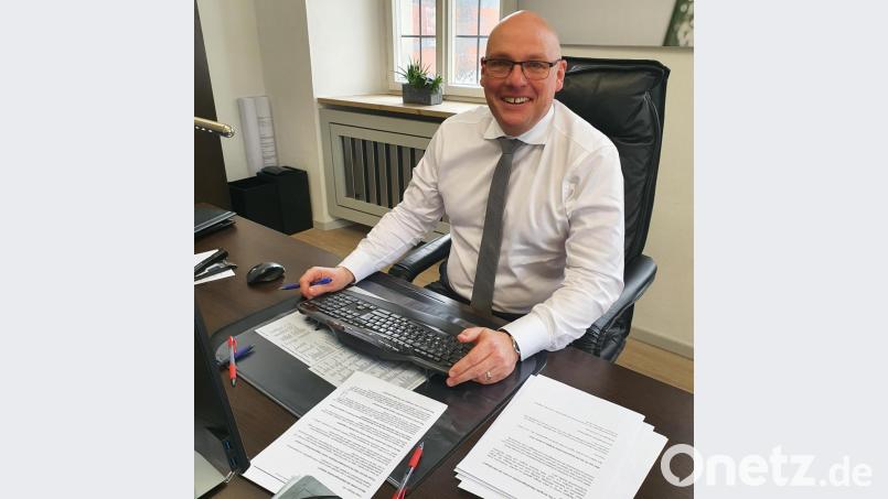 Oberbürgermeister Oliver Weigel hat gut lachen. Die Marktredwitzer würdigen seine bisherige Arbeit. 95,5 Prozent der Wähler stimmten am Sonntag für den 48-Jährigen. Bild: fph