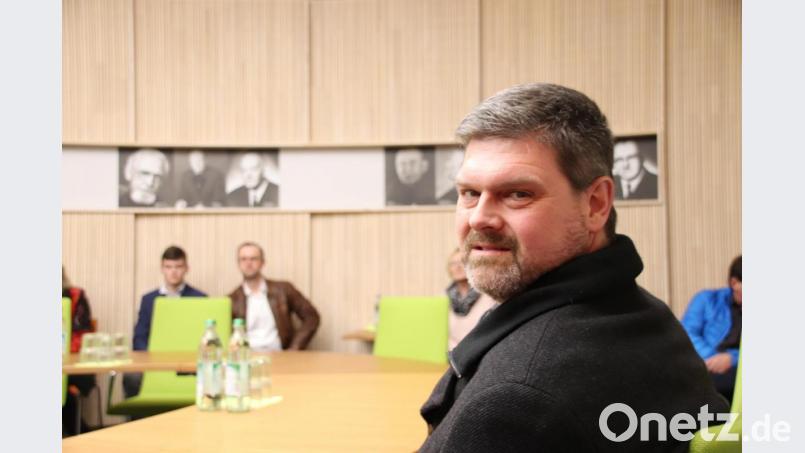 CSU-Kandidat Wolfgang Prebeck, der am Schluss auf knapp 25 Prozent der Stimmen kam, verfolgte die Auszählung am Wahlabend im Sitzungssaal des Schwarzenfelder Rathauses. Bild: Thomas Dobler