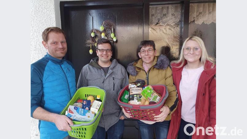 Dominik Brütting, Patrick Kißler, Peggy Stöcklmeier und Christine Smith (von links) unterstützen die Kirchenthumbacher Bürger. Bild: jma