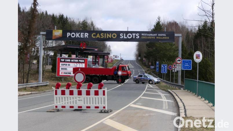 Die tschechischen Behörden stellen sich quer: Bei Waidhaus endet die B14 an einer Straßensperre. Bild: exb