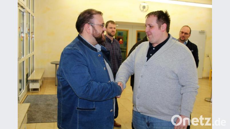 Hans Walter (links) wird künftig Bürgermeister der Gemeinde Kastl. Er setzte sich gegenüber Dominik Kugler mit über 62 Prozent der Stimmen durch. Bild: stg