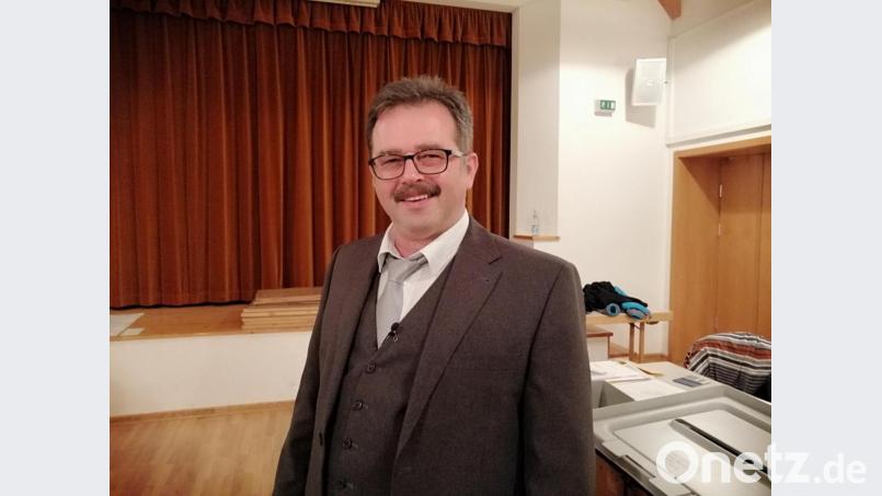Trotz leichten Widerstands ist die Freude bei Manfred Dirscherl groß: Bei einer Urwahl wurde er in Weiding erneut zum Bürgermeister gewählt. Bild: anv