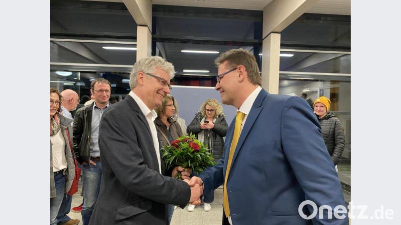Sie gehen in die Stichwahl: Robert Lindner von der SPD (links) und der Zweite Bürgermeister Oliver Mutterer von der FDP/UB. Bild: Eichl