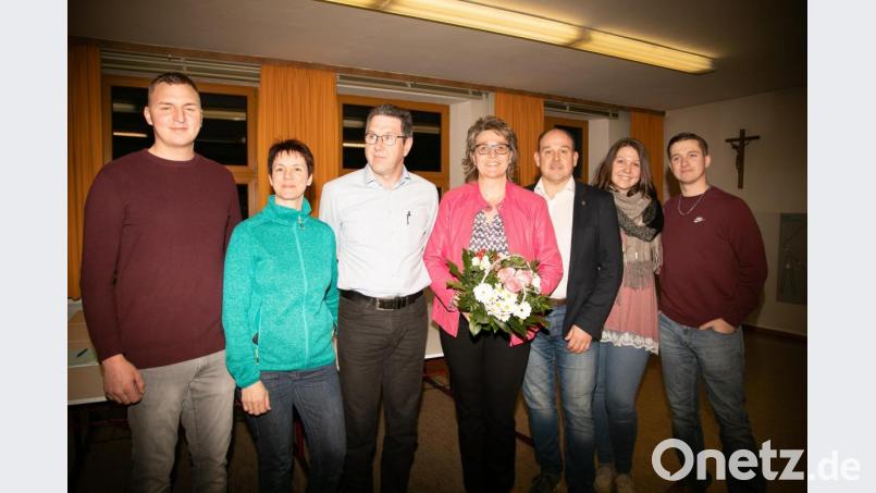 Carmen Pepiuk (Mitte) geht in ihre zweite Amtszeit als Bürgermeisterin der Gemeinde Trabitz. Bild: idu