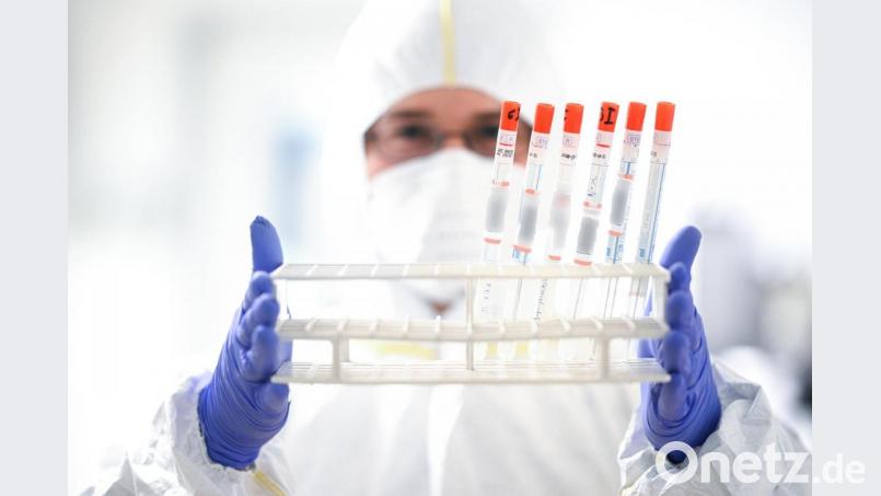 Weitere Personen im Landkreis wurden positiv auf den Coronavirus getestet. Symbolbild: Felix Kästle/dpa