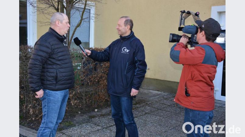 Nach seiner Stimmabgabe am Sonntagvormittag stellte sich SPD-Landratskandidat Thomas Döhler den Fragen von OTV. Der Pechbrunner schaffte nur knapp der Einzug in den Kreistag. Bild: jr