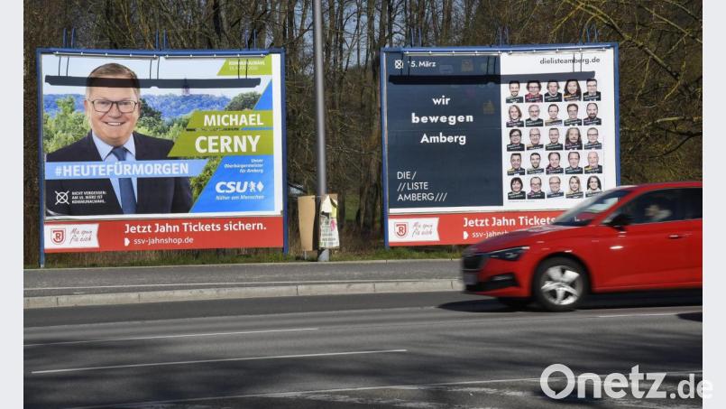 Die Liste Amberg (Wahlplakat rechts) hat ordentlich Gas gegeben. Die neu angetretene Gruppierung erreichte auf Anhieb vier Stadtratssitze. Bild: Petra Hartl