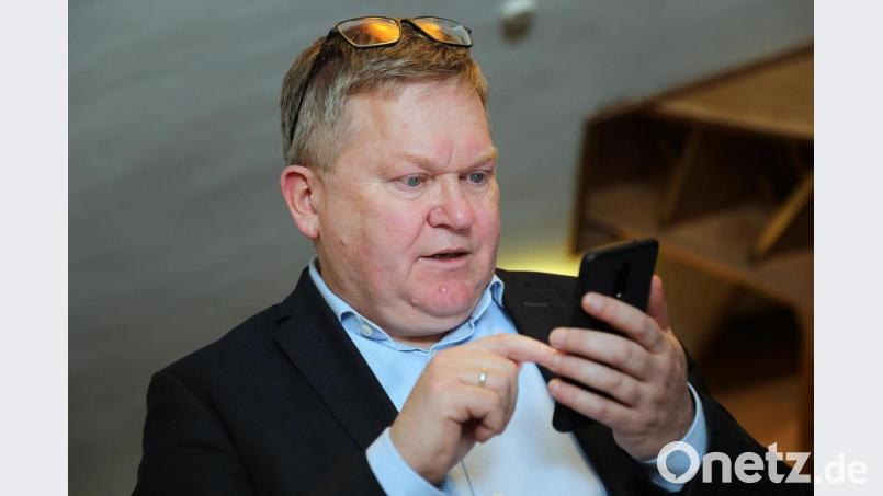 Sein Sieg stand schon früh am Abend fest. Bis Ambergs alter und neuer OB, 
Michael Cerny, aber jubeln durfte, vergingen beinahe 45 Minuten. Bild: Wolfgang Steinbacher